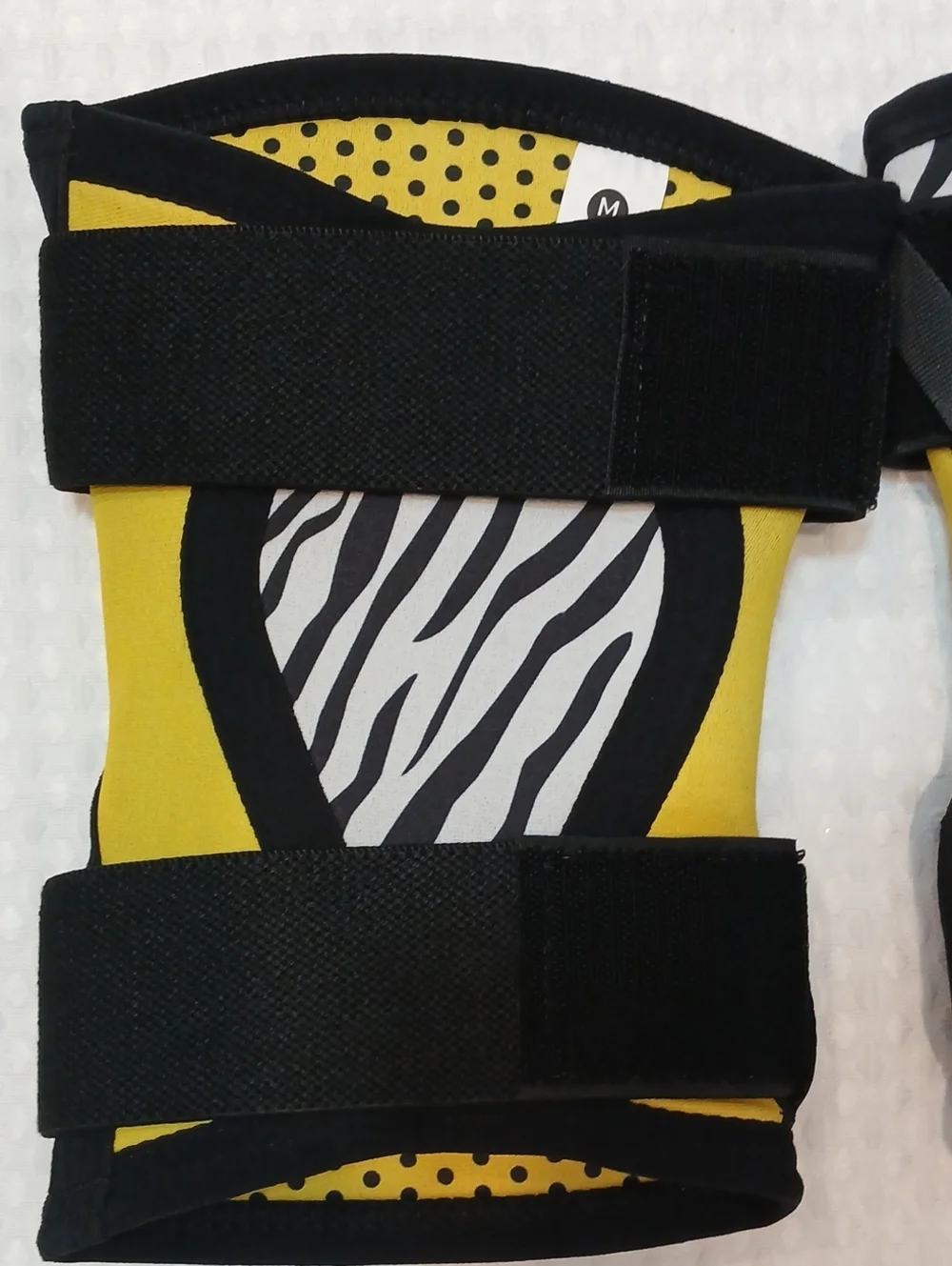 Aofit Zebra Print Knee Brace Unisex 5mm for Fitness, Weightlifting Med.